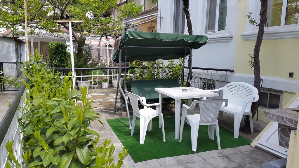Hostel Rayska Yabalka Varna Exterior photo