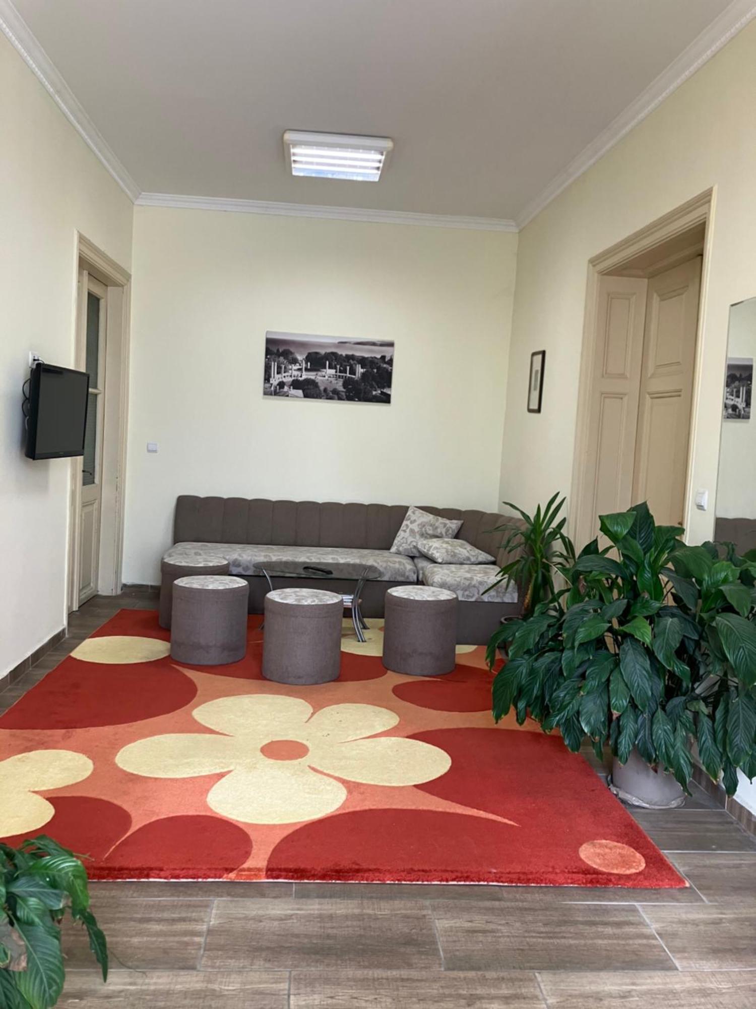Hostel Rayska Yabalka Varna Exterior photo